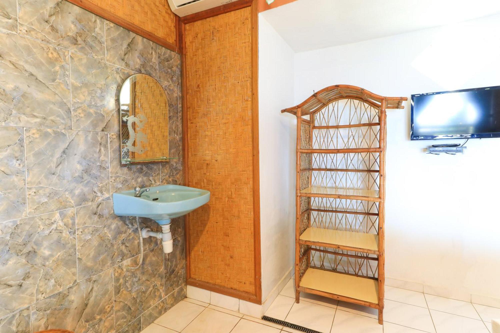 ホテル タラ バー&レスト エアー サニ Kubutambahan  部屋 写真